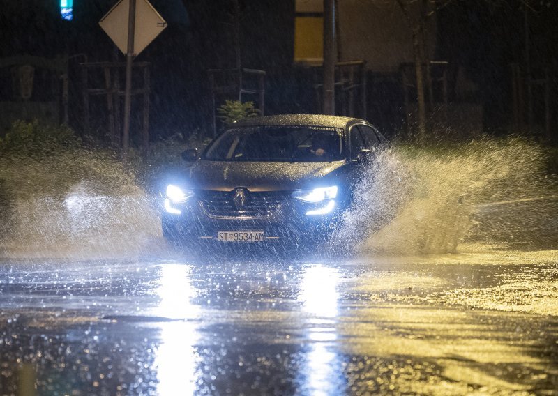 Dijelu Hrvatske danas prijete obilni pljuskovi, ali to nije sve: Uskoro se vraća snijeg!