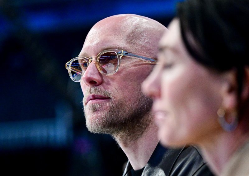 Ne, ne pričinja vam se, to je isti čovjek: Na ovim Igrama vodi 13 reprezentacija, a presvlači se kao na traci