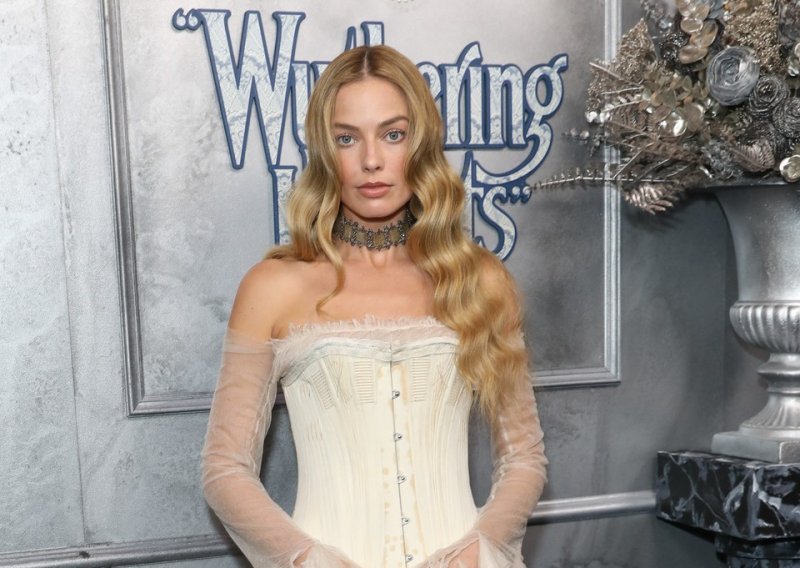 Svi gledaju samo u nju: Margot Robbie vratila je 'zabranjeni' stil na crveni tepih
