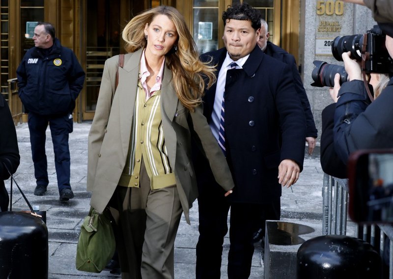 Svi pričaju o neugodnom detalju sa suđenja: Blake i Justin stigli modno usklađeni, a pogledajte im lica