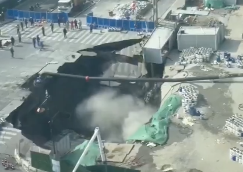 VIDEO Tlo se otvorilo i progutalo raskrižje u Šangaju: Rupa nastala zbog radova?