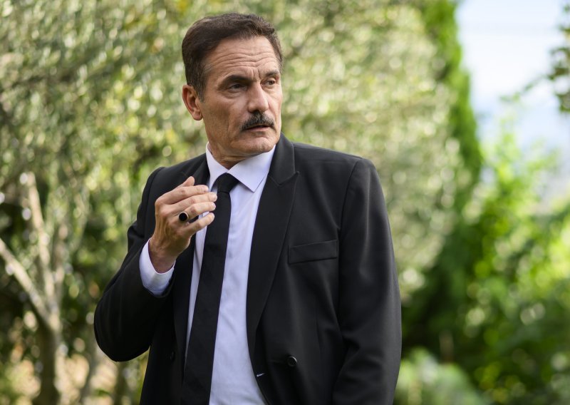 Fotka iz prošlosti iznenadila sve: Ovako je glavni negativac iz 'Divljih pčela' izgledao kao mladić