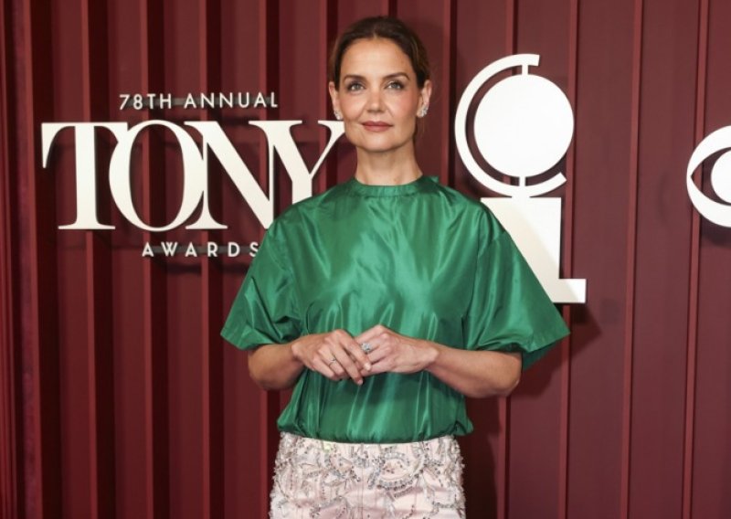 Dirljiva poruka Katie Holmes upućena preminulom kolegi iz kultne serije slama srca