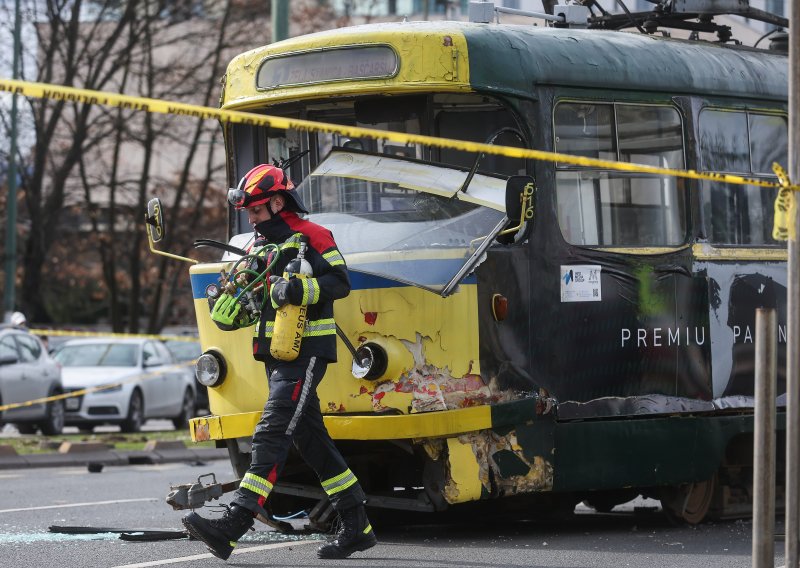 Užas u Sarajevu: Tramvaj skliznuo s pruge, jedna žena poginula