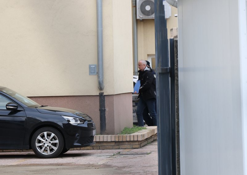 Uhićeni gradonačelnik Nove Gradiške Vinko Grgić doveden u osječki Uskok