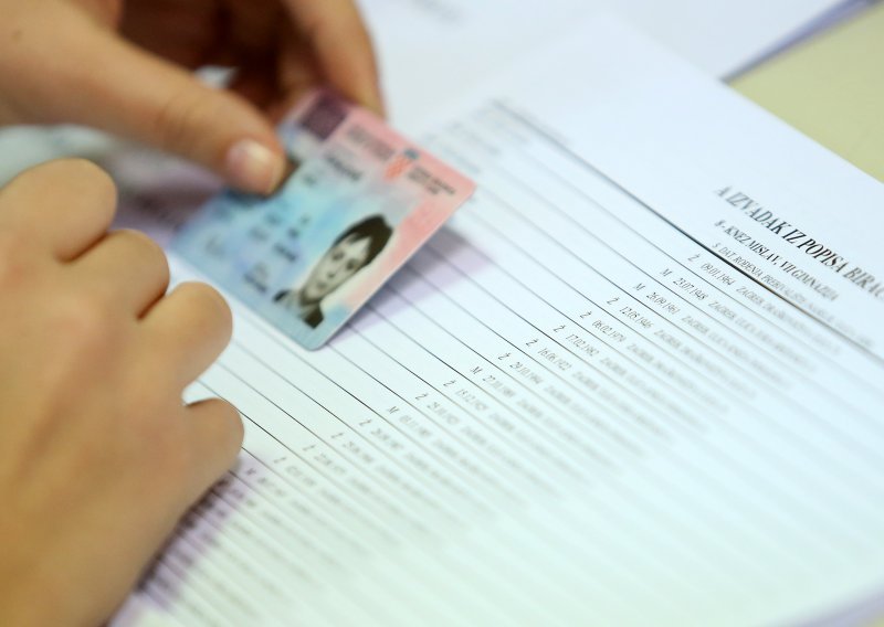 Osobne iskaznice s trajnim važenjem ipak nisu trajne: Građani ih moraju zamijeniti