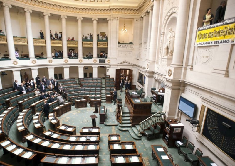 Bruxelles dobio vladu nakon skoro 20 mjeseci, činit će je sedam stranaka