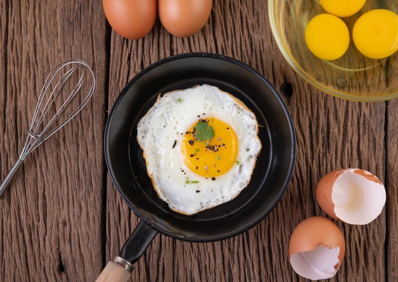 Nije zbog tavice ni ulja: Evo zbog čega vam jaje na oko ne uspijeva