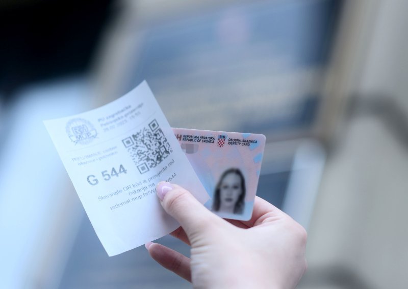 Osobne iskaznice s trajnim važenjem ipak nisu trajne: Građani ih moraju zamijeniti