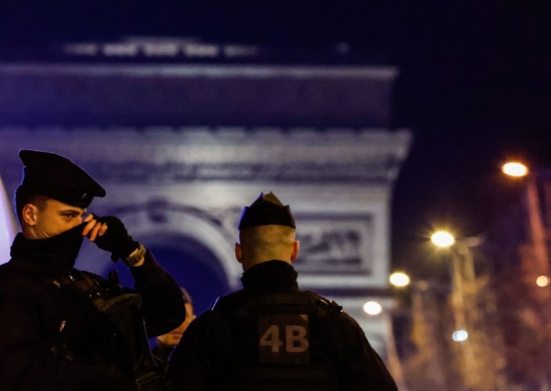 Pucnjava kod Slavoluka pobjede u Parizu: Policija ranila muškarca s nožem