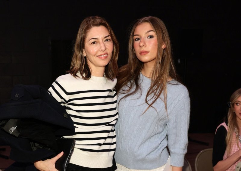 Ukrale pozornost na reviji: Slavna Sofia Coppola pozirala s 15- godišnjom kćeri