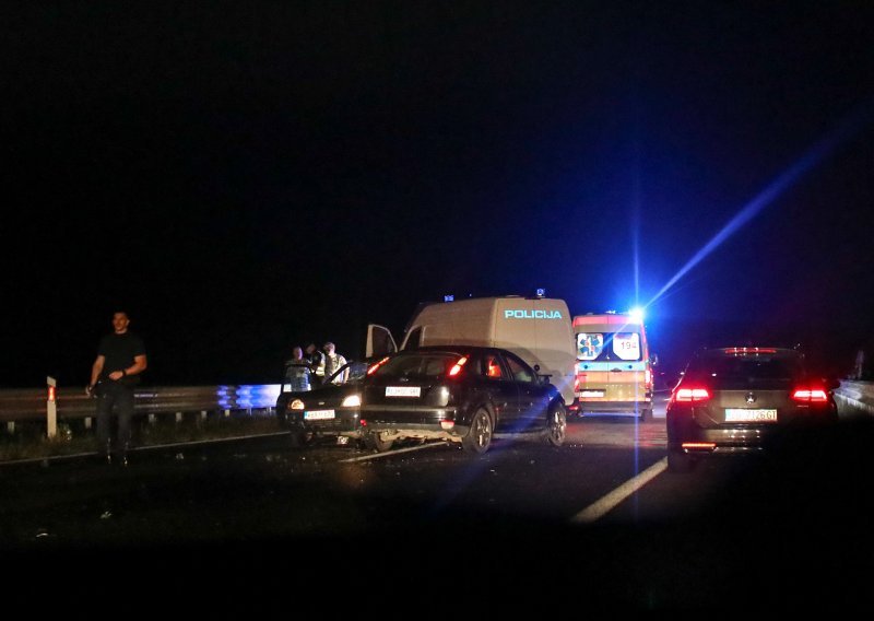Tri muškarca i žena pretrčavali autocestu: Dvojica poginula, dvoje teško ozlijeđeno