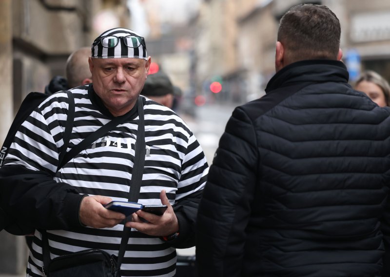 Cirkus pred HDZ-om: Keleminec odjenuo zatvorsku uniformu i pustio Thompsona