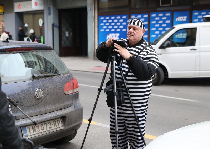 Prosvjed ispred stana Dežulovićevih roditelja nadzirat će jake policijske snage