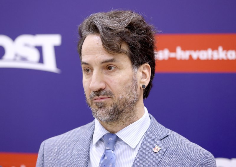 Saborska ljevica želi aktivnu migracijsku politiku, Miletić: 'Ružičaste naočale nisu razborite'