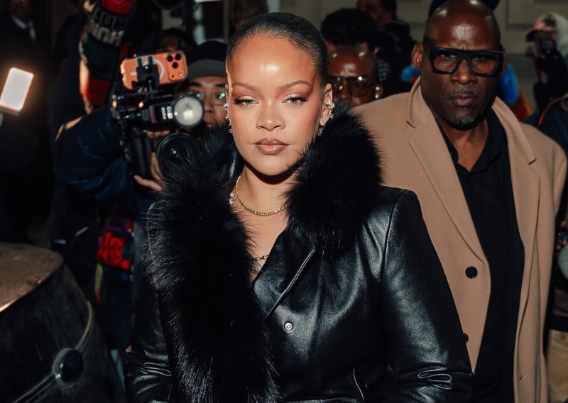 Žena pucala na Rihanninu kuću iz vozila, jedan metak probio zid kuće