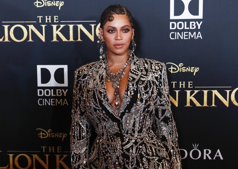 Nitko nije očekivao ovu promjenu: Beyonce drastično skratila kosu i sada nosi bob
