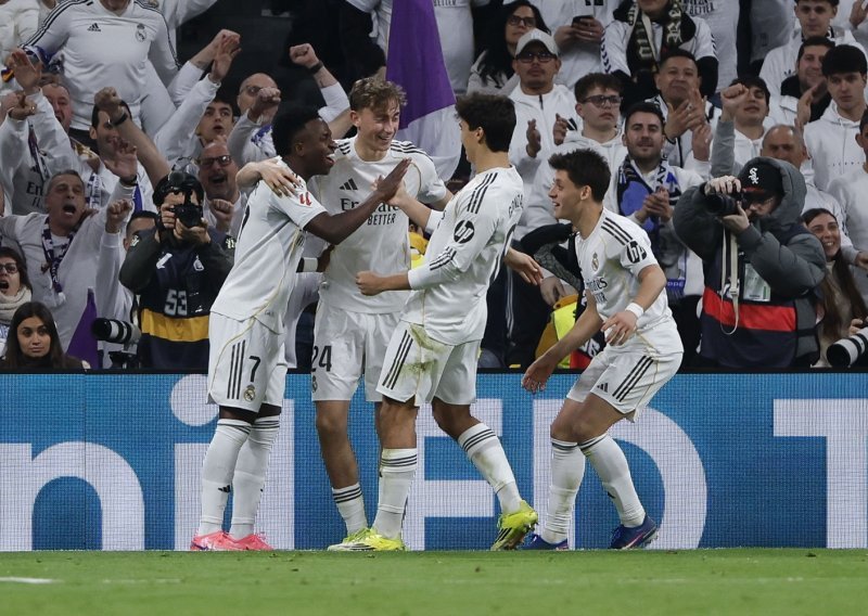 Real bez Mbappea pregazio Real Sociedad i na vrhu preskočio - Barcelonu