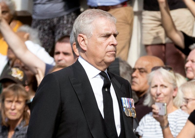 Procurili novi detalji: Jedna rečenica ponovno povezala princa Andrewa s Epsteinom