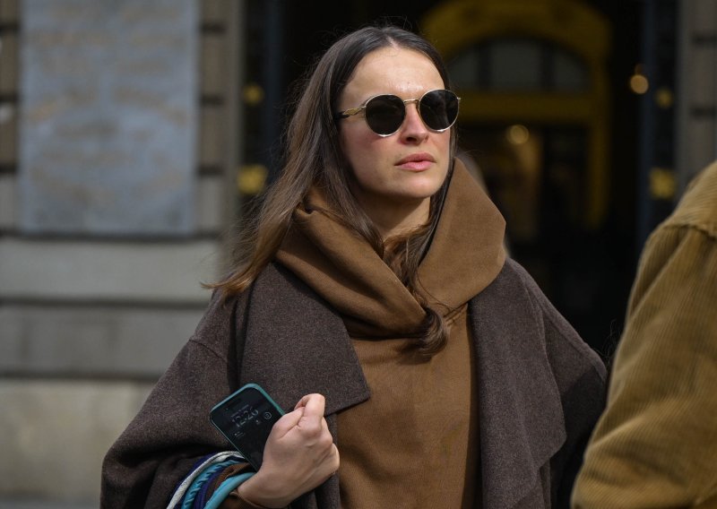 Za njima vlada pomama: Ljupka Gojić Mikić pokazala kako se nosi kultna torba iz nultih godina