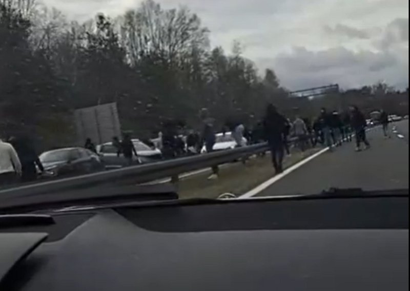 Pogledajte kako je policija u posljednji trenutak na autocesti spriječila obračun Torcide i Ultrasa