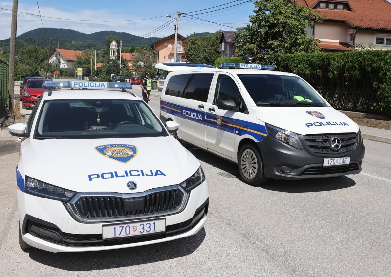 Usred Krapine pucali iz pištolja u svadbenoj koloni i divljali automobilima