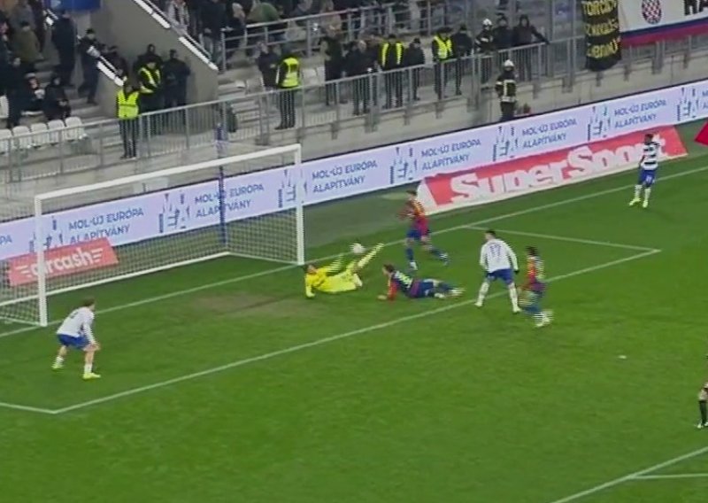 Pogledajte kako je vratar Hajduka sjajnom obranom spasio Splićane