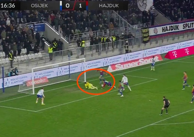 Klupa Osijeka je skočila na igranje rukom igrača Hajduka: Sudac i VAR soba se nisu oglasili