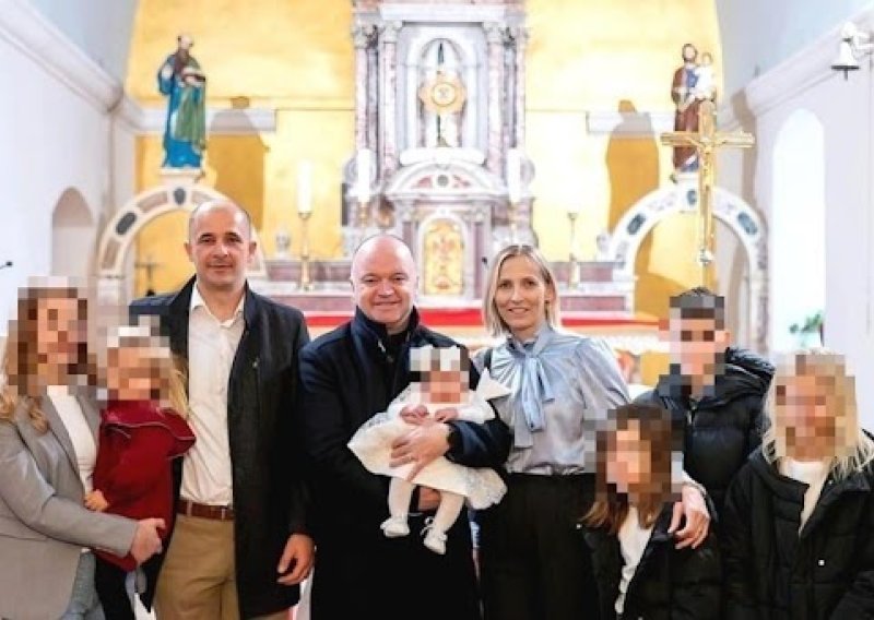 Ministar Šipić na krštenju šestog djeteta u obitelji Majić: 'Svjedočanstvo velike ljubavi'