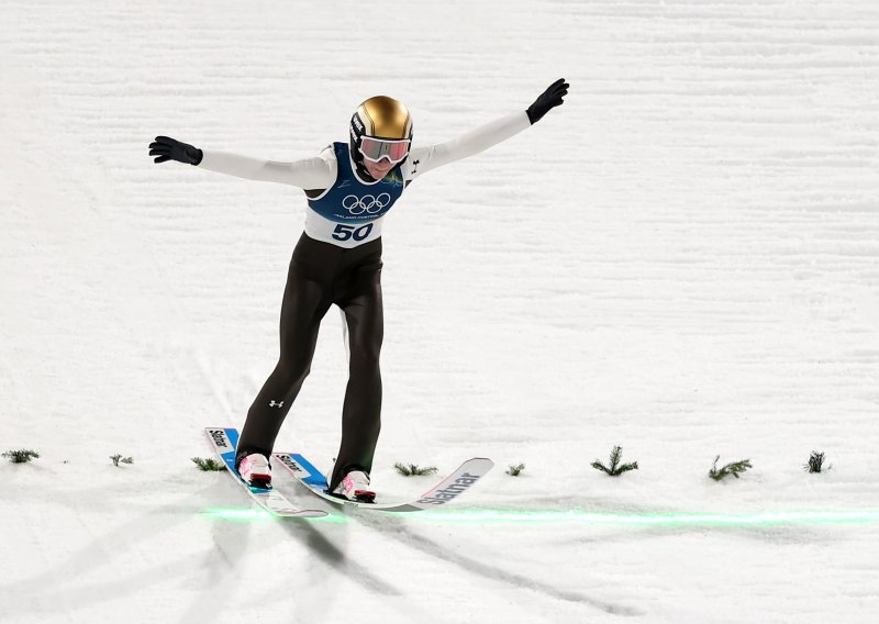 Šok za Slovence: Nika Prevc ostala bez zlata i na velikoj skakaonici