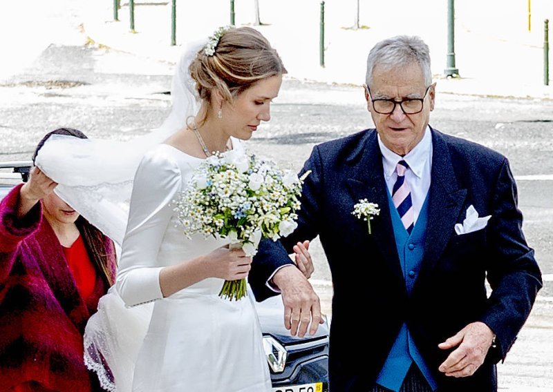 Vjenčanica bez ijednog ukrasa, ali kakve cipele! Mladenka je ovim potezom oduševila sve