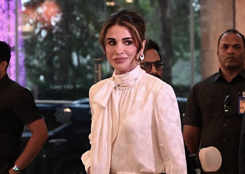 Svi su gledali u kraljicu Raniju: Mnogi ga smatraju kičem, a ona ga je pretvorila u čistu eleganciju