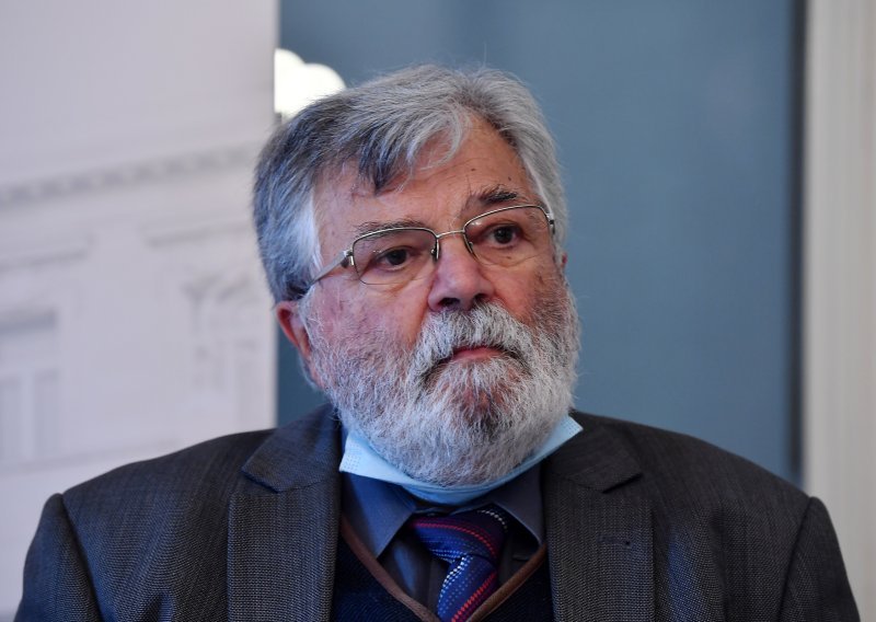 Objavljena knjiga sabranih pjesama Stjepana Šešelja