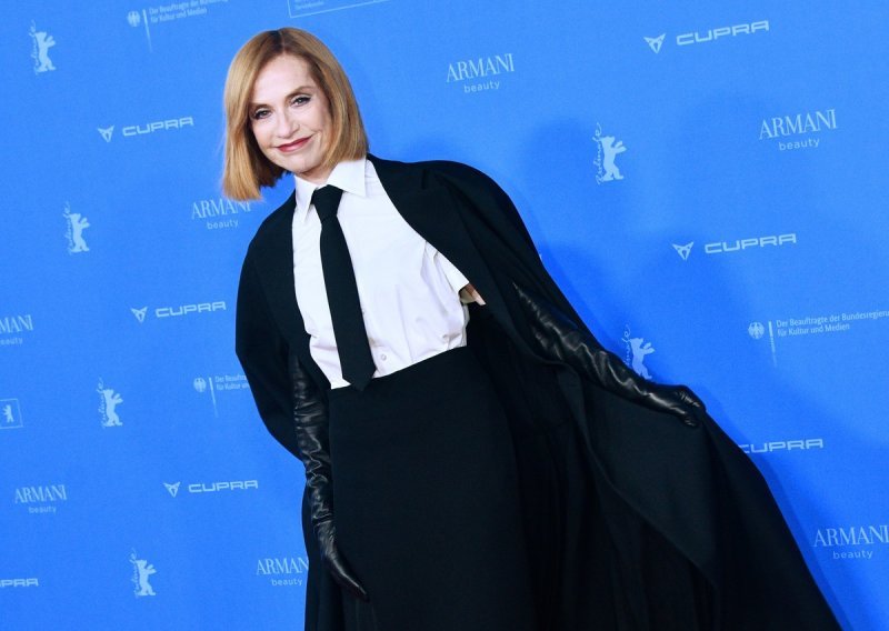 Lekcija iz stila u 73-oj: Francuska diva osvanula s novom frizurom koja briše godine