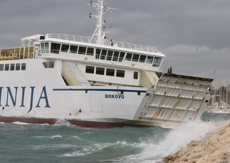 Vrijeme otežava pomorski promet: Neke su trajektne linije u prekidu