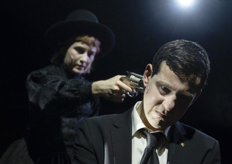 Kaos u kazalištu: Zbog desničarskog govora gađali glumca i htjeli ga otjerati s pozornice