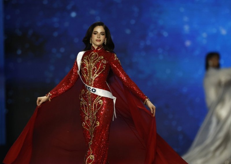 Miss Universe se srušila usred parade: Dramatičan trenutak Fatime Bosch snimljen kamerom