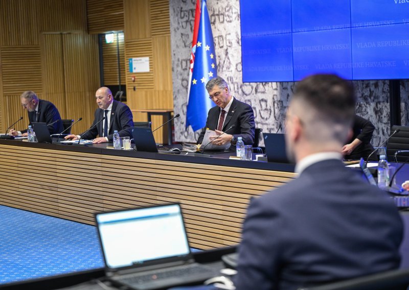 Vlada napravila niz kadrovskih promjena