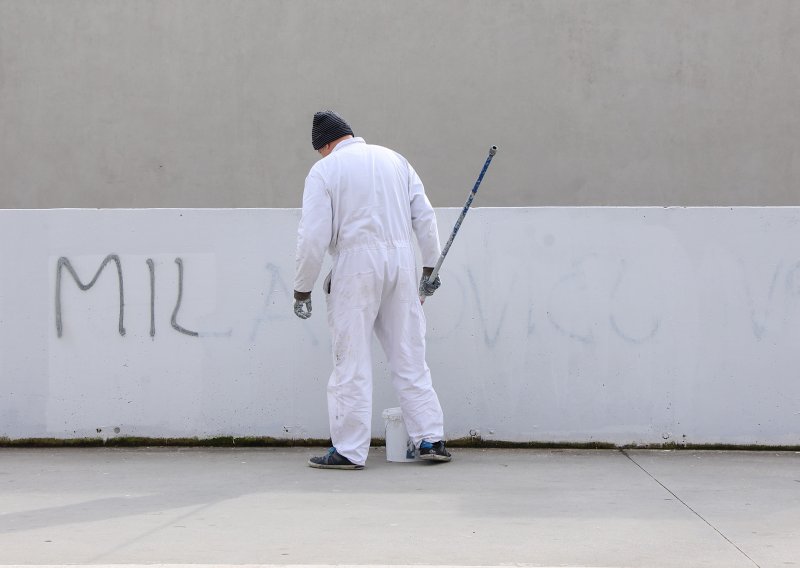 FOTO Uvredljivi grafiti upućeni Milanoviću osvanuli u Splitu