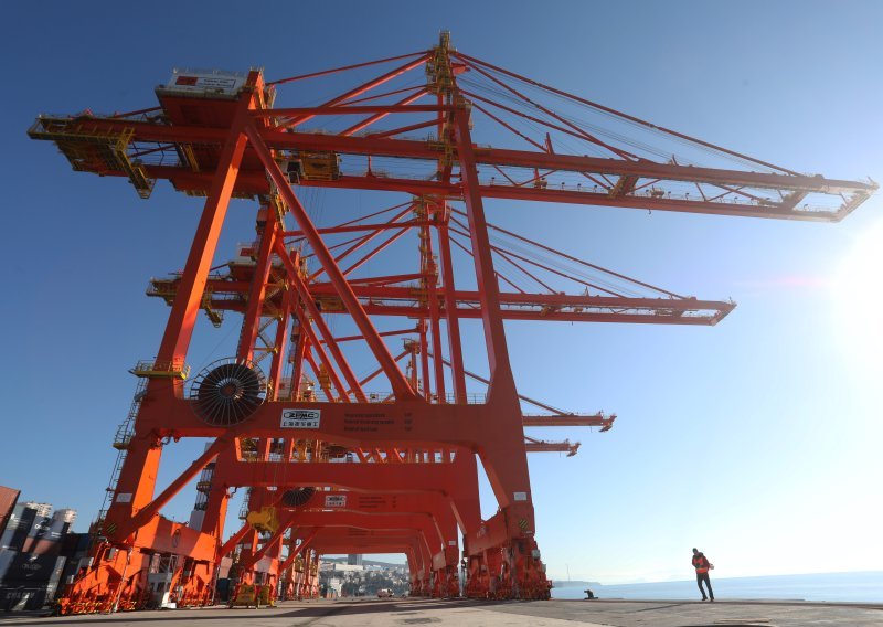 Negativna izvedba uz blagi pad likvidnosti