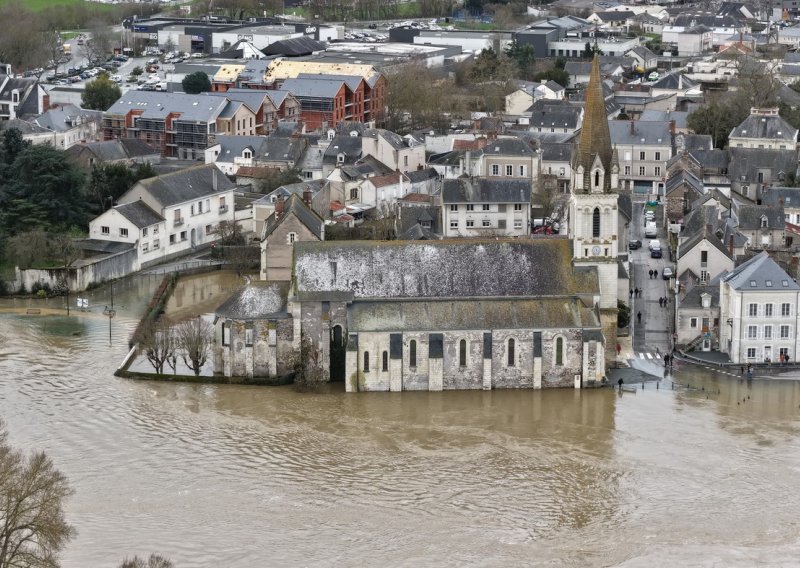 Strašne poplave paralizirale Francusku: Tisuće evakuiranih, a voda se ne povlači