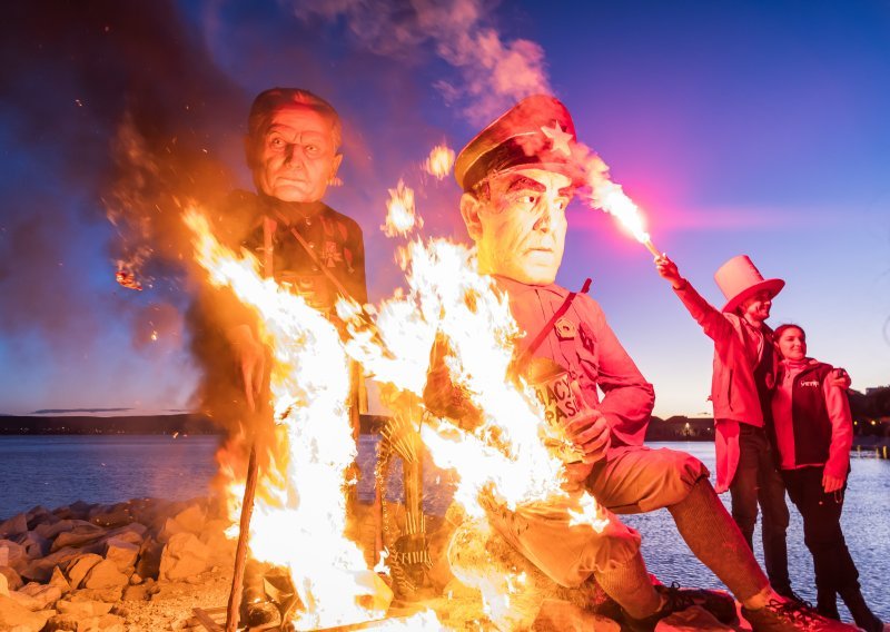 Kaštelani 'spalili' Tita i Pavelića: 'Vrijeme je da se o njima više ne priča jer nisu bitni'