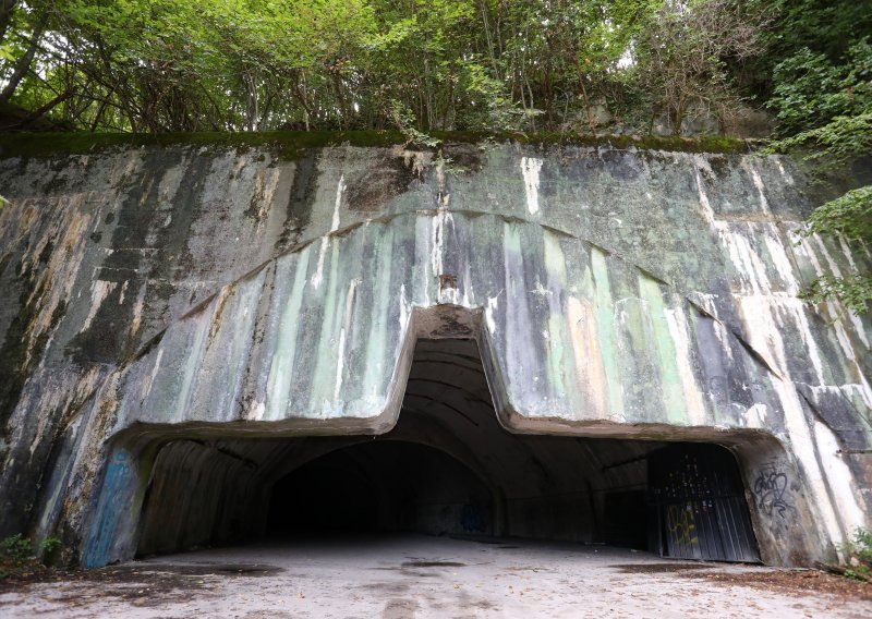 Lika na nogama: Napušteni vojni aerodrom postaje migrantski centar?