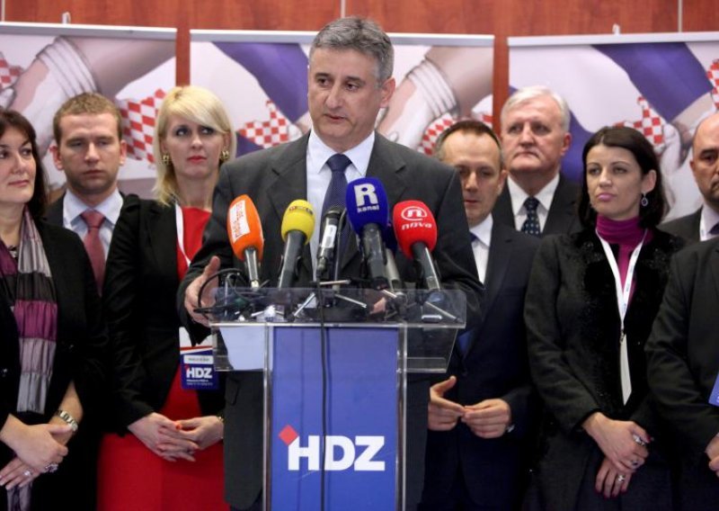 HDZ-ovke ne smiju nositi štikle!