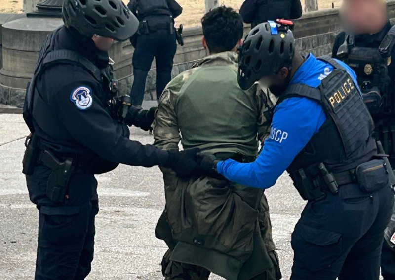 Incident ispred Kongresa: Zatrčao se sa sačmaricom prema Kapitolu, policija ga brzo uhitila