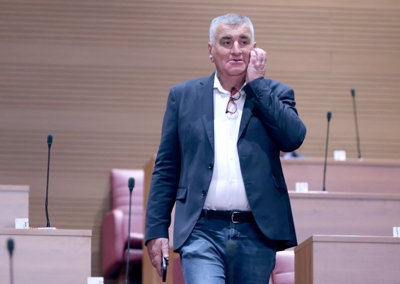 Miro Bulj žestoko na Facebooku napao Vučića: 'Mrš, smrade četnički!'