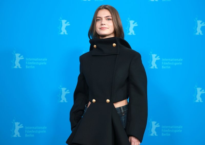 Napokon modni hit koji je udoban: Ovaj spoj traperica i jakne poželjet ćete kopirati