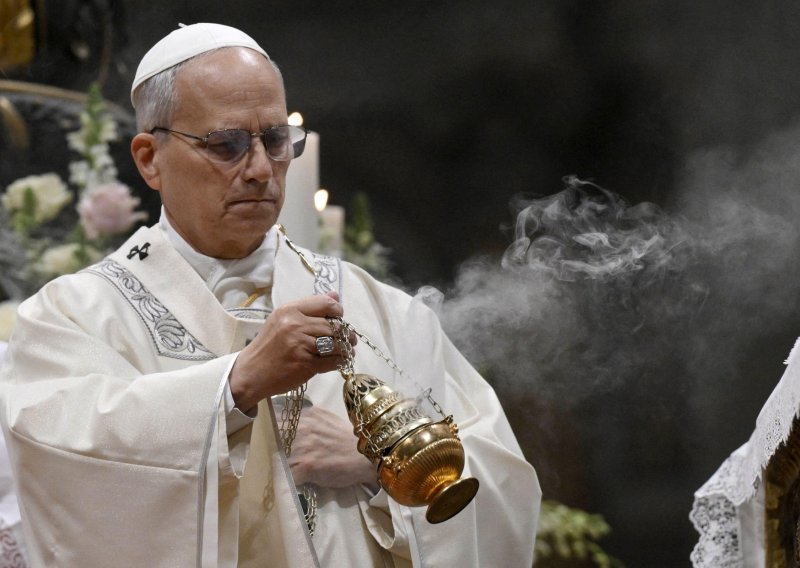 Vatikan usvaja AI tehnologiju: Uvode uslugu prevođenja mise uživo