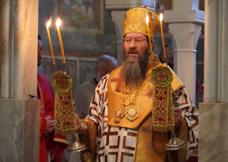 Potres u Srpskoj pravoslavnoj crkvi: Mitropolit Justin suspendiran zbog podrške studentima?