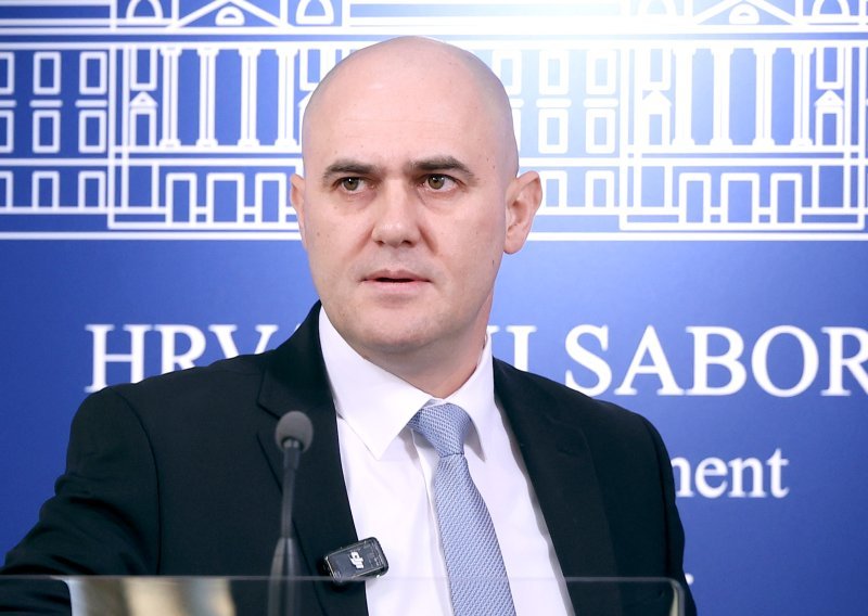 Dabro se opet oglasio: 'Ne ser*** više. Sve vas bum tužil'